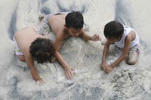 kinderen zand strand mooie foto
